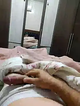 Snapshot of Gustavo198045 chatting on November 17, 3:56 am Gustavo198045 online show from November 17, 3:56 am