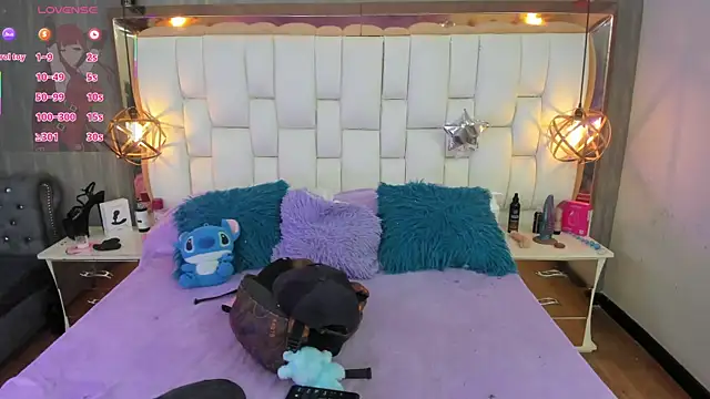 Foxxy Doll online show from April 28, 4:45 pm