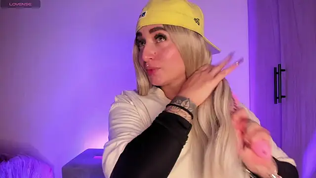 Snapshot of scarlett_Collinss chatting on November 5, 5:29 am scarlett Collinss online show from November 5, 5:29 am