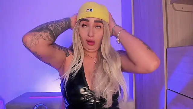 Snapshot of scarlett_Collinss chatting on November 10, 5:50 am scarlett Collinss online show from November 10, 5:50 am