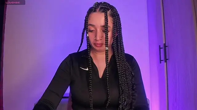 Snapshot of scarlett_Collinss chatting on June 3, 10:48 pm scarlett Collinss online show from June 3, 10:48 pm