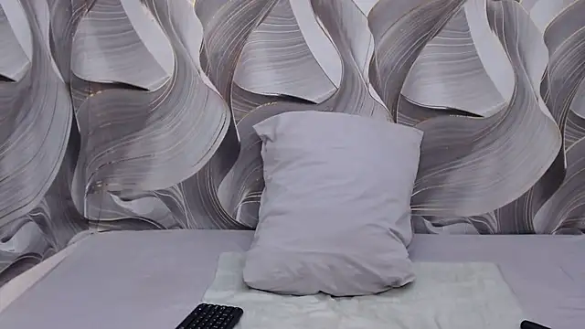 GlowGoddessxx online show from May 2, 6:02 pm