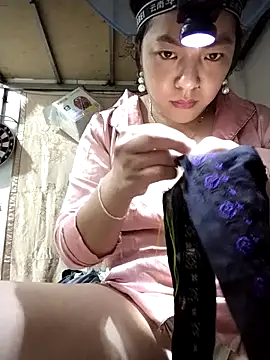 Snapshot of naop04 chatting on October 1, 12:49 am naop04 online show from October 1, 12:49 am