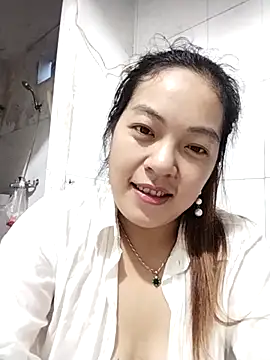 Snapshot of naop04 chatting on October 15, 10:37 am naop04 online show from October 15, 10:37 am