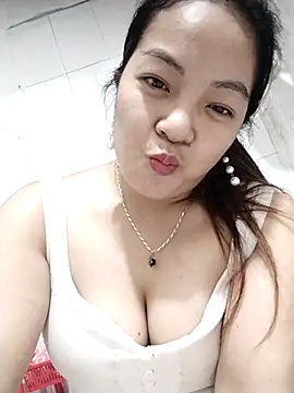 Snapshot of naop04 chatting on October 29, 12:24 am naop04 online show from October 29, 12:24 am