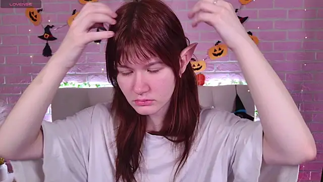 Snapshot of Aria_Vox chatting on October 25, 3:47 am Aria Vox online show from October 25, 3:47 am