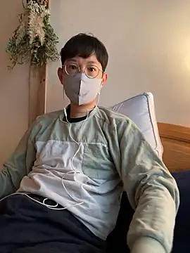 Snapshot of tom19899q chatting on November 15, 9:43 pm tom19899q online show from November 15, 9:43 pm