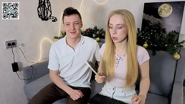 Snapshot of Emily0303 chatting on December 21, 4:41 am Emily0303 online show from December 21, 4:41 am