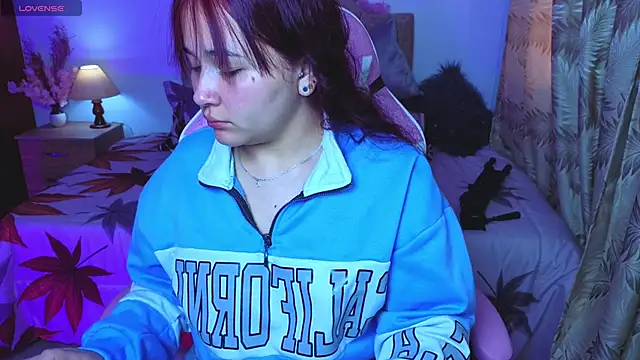 Snapshot of Leakitten chatting on October 24, 7:43 pm Leakitten online show from October 24, 7:43 pm