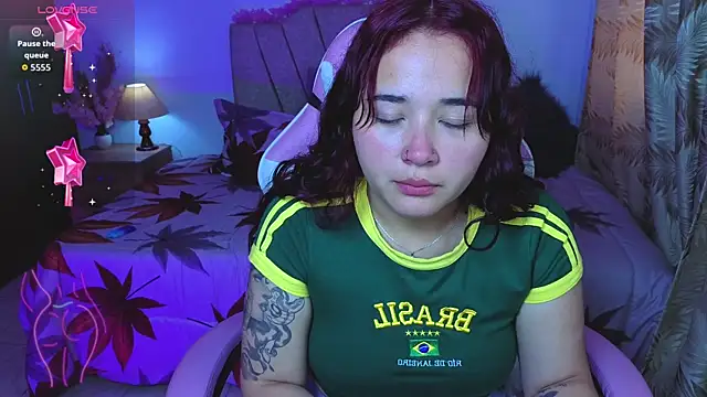 Snapshot of Leakitten chatting on October 27, 7:29 pm Leakitten online show from October 27, 7:29 pm