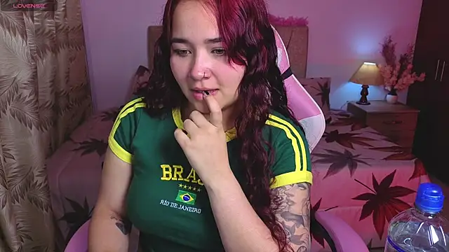 Snapshot of Leakitten chatting on November 13, 8:30 pm Leakitten online show from November 13, 8:30 pm