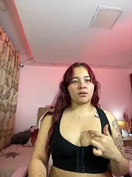 Snapshot of Leakitten chatting on November 21, 12:21 am Leakitten online show from November 21, 12:21 am