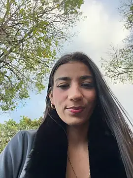 -juicy  online show from February 10, 10:25 pm