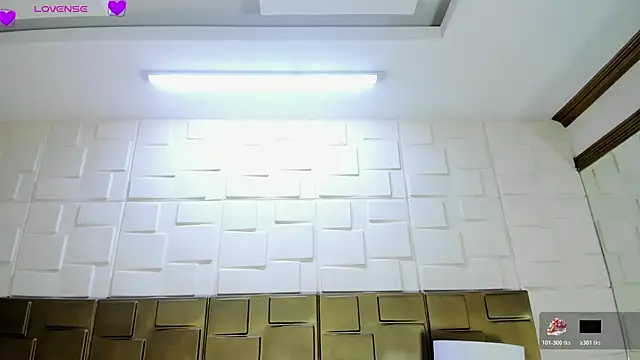 Snapshot of VioletLux chatting on October 21, 7:47 pm VioletLux online show from October 21, 7:47 pm