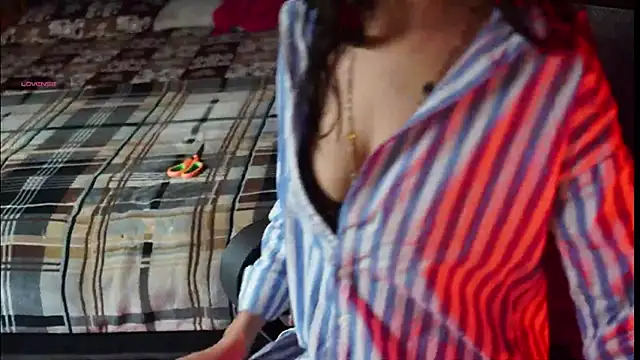 Snapshot of NidhiChandra chatting on October 8, 8:01 am NidhiChandra online show from October 8, 8:01 am