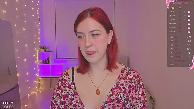 Snapshot of bananasgirl chatting on December 17, 6:30 am bananasgirl online show from December 17, 6:30 am