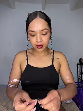 Yasmin777  online show from December 20, 9:55 pm