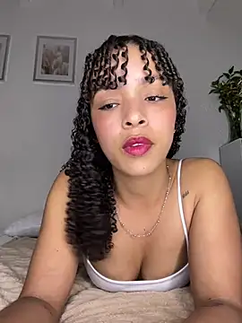 Yasmin777  online show from July 8, 12:15 am