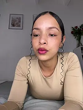 Yasmin777  online show from July 20, 9:28 pm