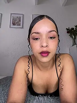 Yasmin777  online show from July 27, 5:20 pm