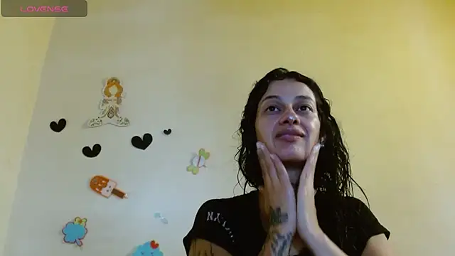 Snapshot of Akasha001 chatting on November 20, 6:40 pm Akasha001 online show from November 20, 6:40 pm