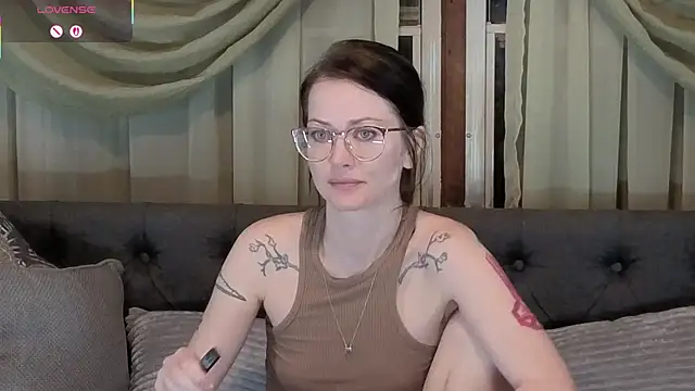 Snapshot of kohlbird chatting on November 23, 12:43 am kohlbird online show from November 23, 12:43 am