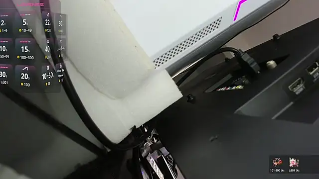 Snapshot of blue_wxw chatting on December 4, 5:50 am blue wxw online show from December 4, 5:50 am