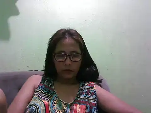 Snapshot of HotLadyPinay32 chatting on July 7, 8:18 am HotLadyPinay32 online show from July 7, 8:18 am