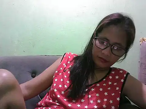 Snapshot of HotLadyPinay32 chatting on July 24, 8:45 am HotLadyPinay32 online show from July 24, 8:45 am