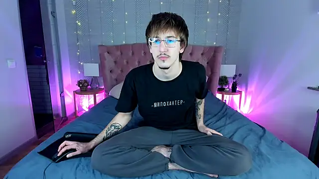 KiskaKurt online show from November 16, 3:34 am