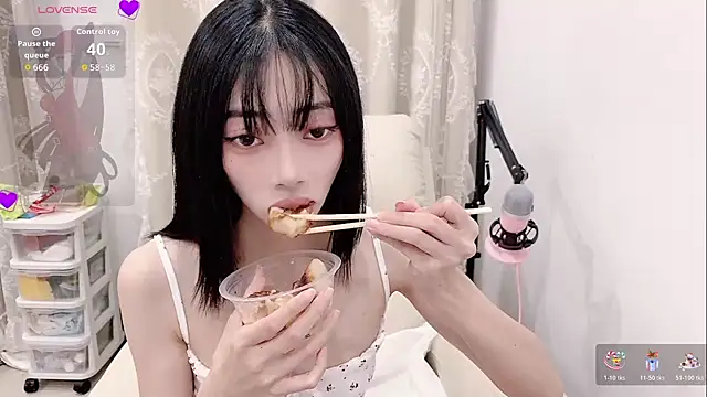 Snapshot of tuantuanle chatting on June 11, 3:54 pm tuantuanle online show from June 11, 3:54 pm