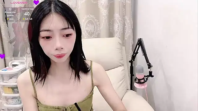 Snapshot of tuantuanle chatting on June 15, 3:36 pm tuantuanle online show from June 15, 3:36 pm