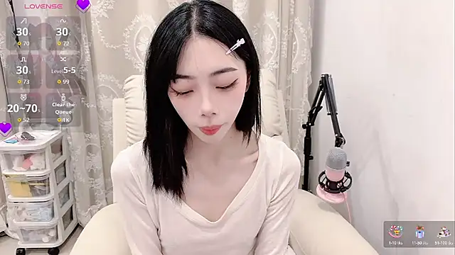 Snapshot of tuantuanle chatting on June 25, 3:27 pm tuantuanle online show from June 25, 3:27 pm