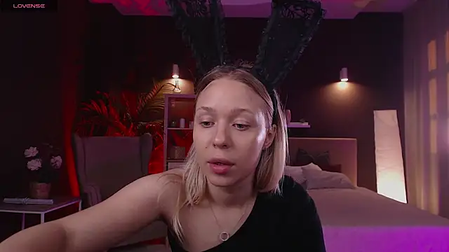 Snapshot of Pooja_Hegde chatting on September 26, 1:09 am Pooja Hegde online show from September 26, 1:09 am