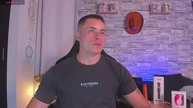 connorsmiith online show from November 13, 8:41 pm