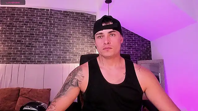 connorsmiith online show from February 14, 3:42 pm