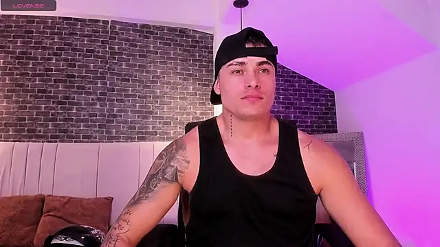 connorsmiith online show from February 20, 1:35 am