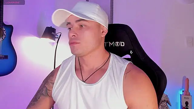 connorsmiith online show from June 1, 12:40 pm