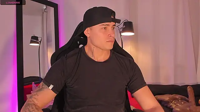 connorsmiith online show from June 19, 1:48 pm