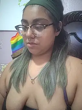 Snapshot of Lovelyrainn chatting on November 1, 1:18 am Lovelyrainn online show from November 1, 1:18 am