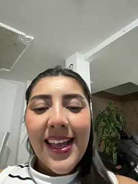 Snapshot of Lupe_19 chatting on September 27, 5:23 am Lupe 19 online show from September 27, 5:23 am