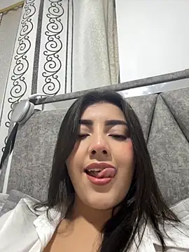 Snapshot of Lupe_19 chatting on October 4, 11:14 pm Lupe 19 online show from October 4, 11:14 pm