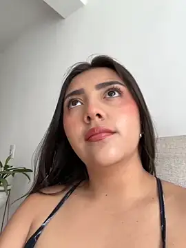 Snapshot of Lupe_19 chatting on October 5, 5:44 pm Lupe 19 online show from October 5, 5:44 pm