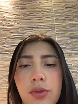 Snapshot of Lupe_19 chatting on October 19, 5:52 am Lupe 19 online show from October 19, 5:52 am