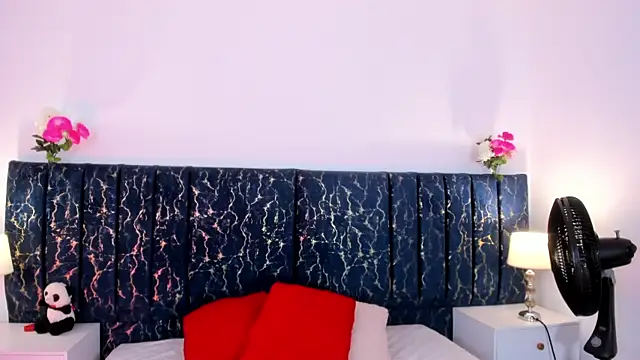 Snapshot of katte_landerr chatting on May 13, 1:08 pm katte landerr online show from May 13, 1:08 pm