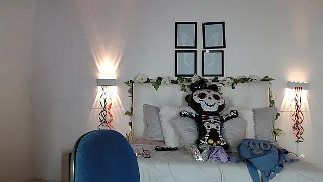 Snapshot of Megan_05_ chatting on November 11, 6:30 pm Megan 05 online show from November 11, 6:30 pm