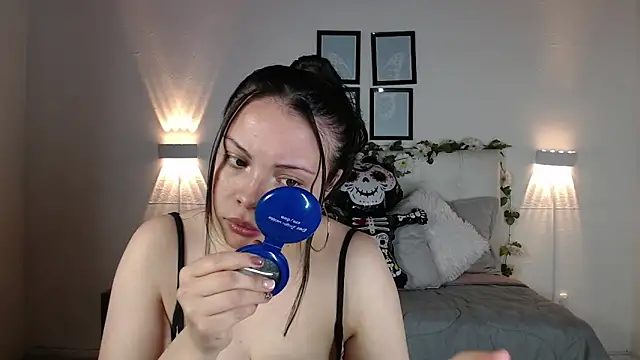 Snapshot of Megan_05_ chatting on November 15, 6:37 pm Megan 05 online show from November 15, 6:37 pm