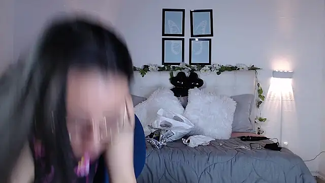 Snapshot of Megan_05_ chatting on November 24, 6:51 pm Megan 05 online show from November 24, 6:51 pm