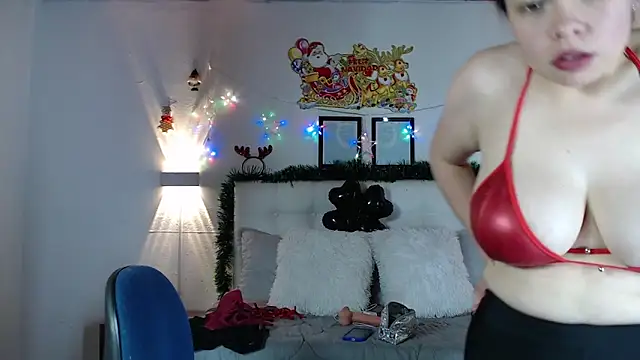 Snapshot of Megan_05_ chatting on December 14, 6:34 pm Megan 05 online show from December 14, 6:34 pm