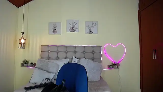 Megan 05  online show from June 11, 12:32 am